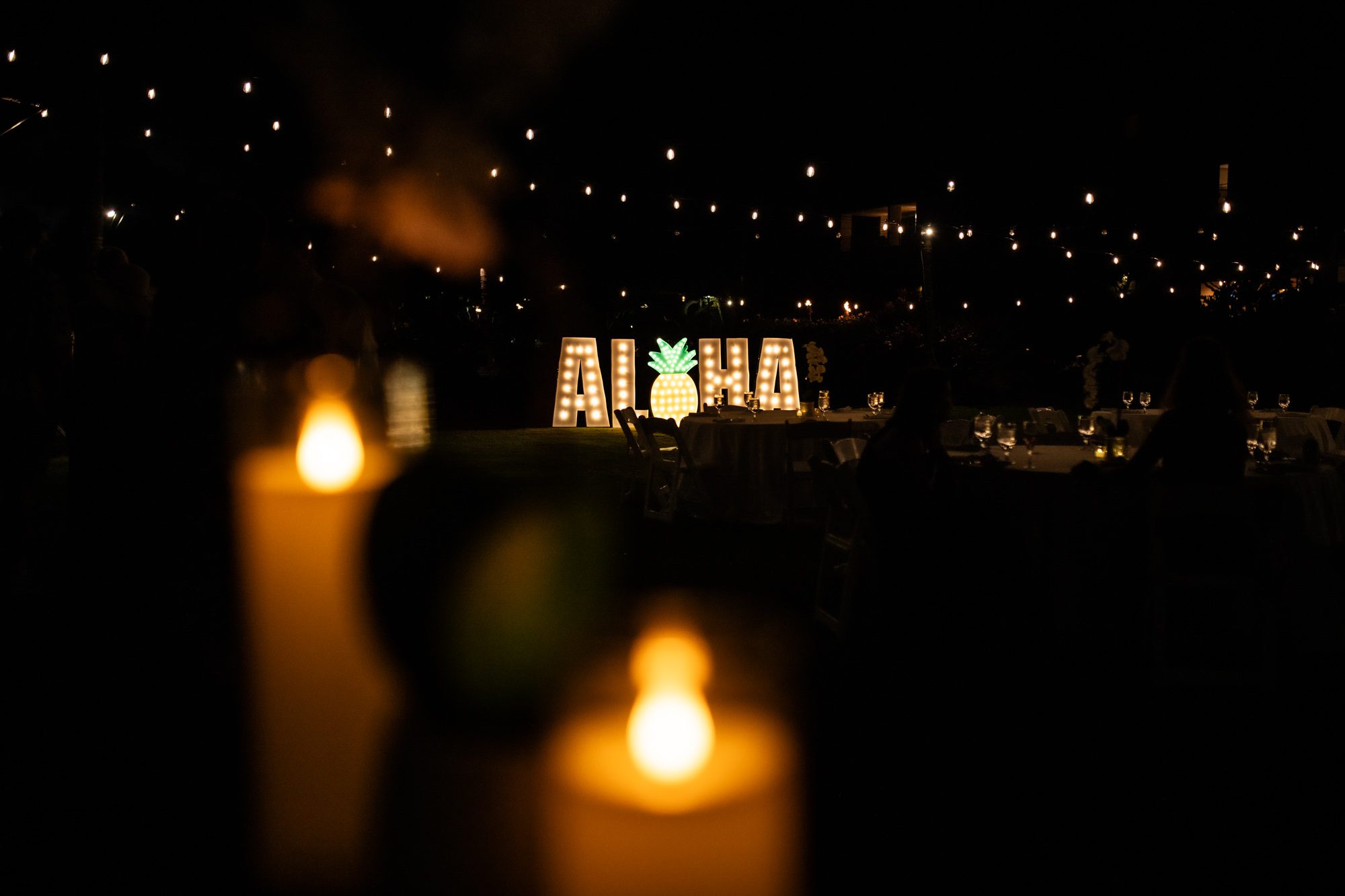 Couple embracing during Kauaʻi elopement